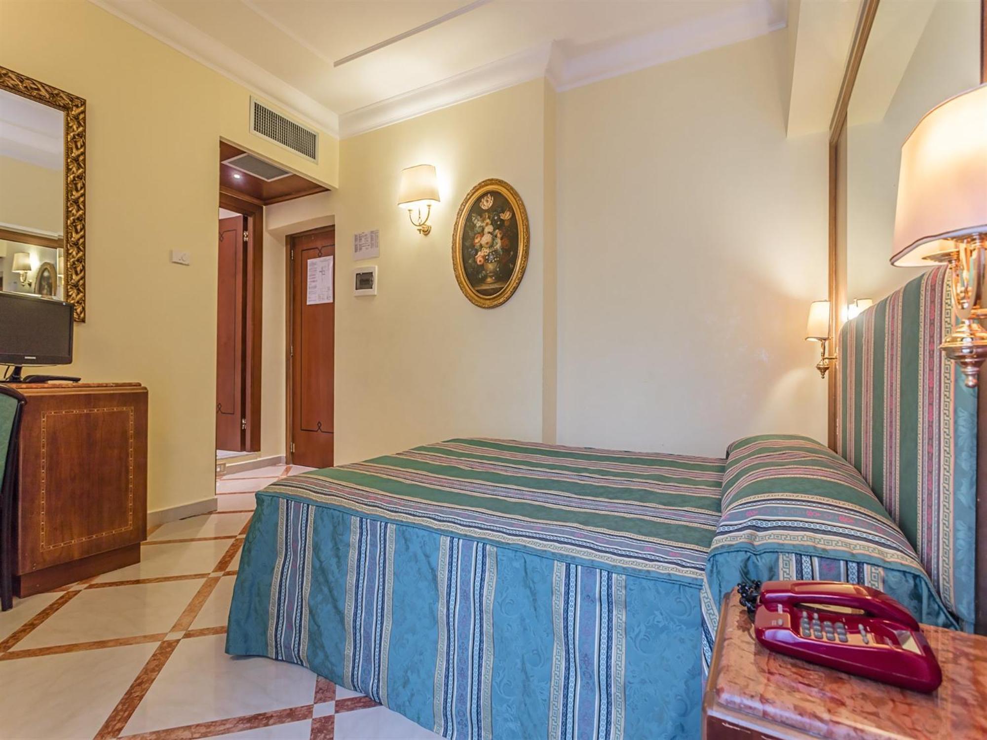 Raeli Hotel Noto — Fotos 2